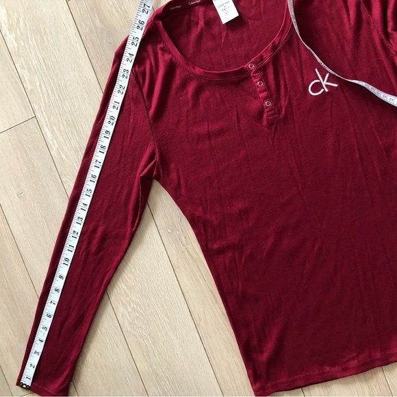 Calvin Klein Henley Neck Logo Embroidered Ribbed Long Sleeve Top in Burgundy M - Picture 8 of 10